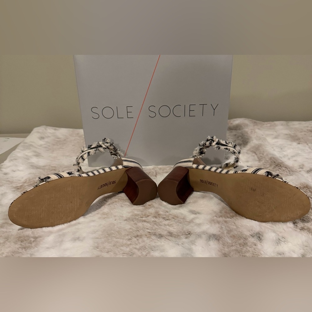 Sole Society SO-Helgah Fringe detailed Ankle Strap Sandal Size 7.5 - Picture 6 of 7